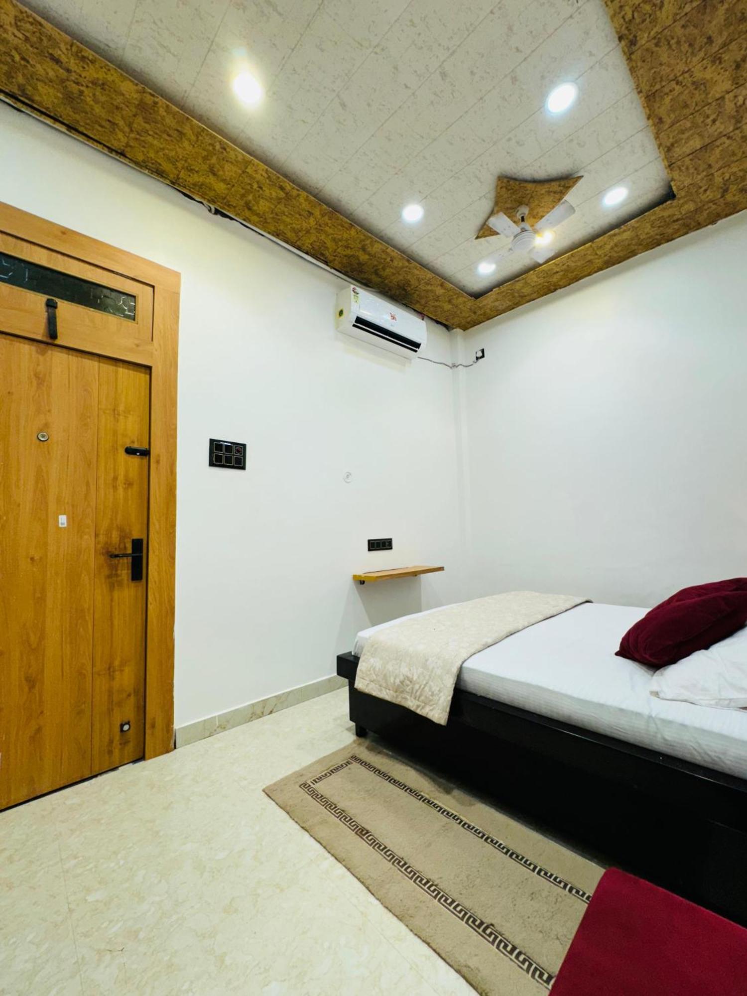 Aura Homestay Varanasi Exterior foto